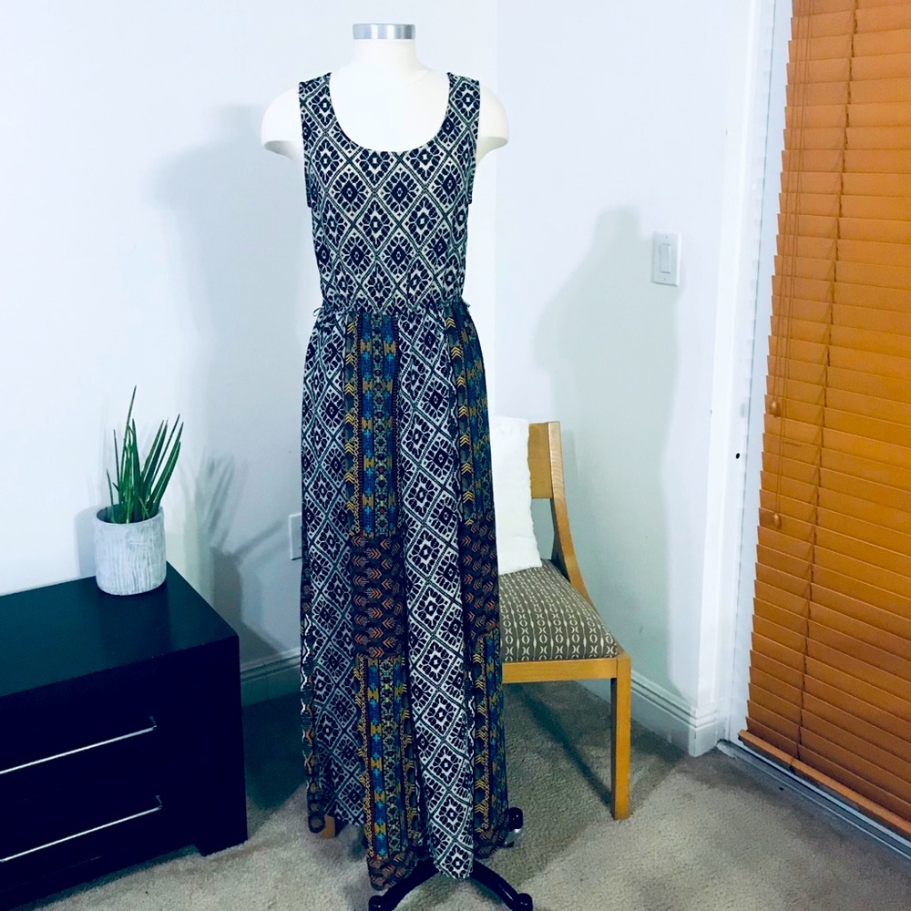 FOREVER21 CONTEMPORARY PRINT MAXI DRESS